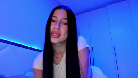 delly_love online show from June 15, 2026, 8:33 pm