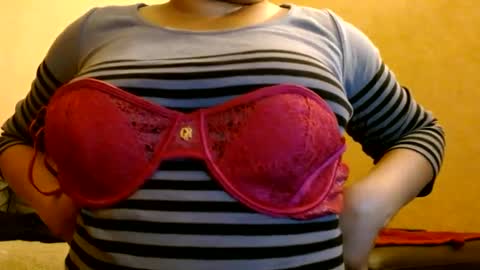 Snapshot of delphine_x chatting on January 7, 2025, 9:35 pm Delphine online show from January 7, 2025, 9:35 pm