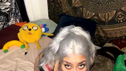 Snapshot of deluxxxeblu chatting on December 12, 2024, 12:38 am TankinBody online show from December 12, 2024, 12:38 am