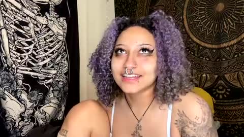 Snapshot of deluxxxeblu chatting on January 3, 2025, 11:33 pm TankinBody online show from January 3, 2025, 11:33 pm