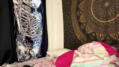 Snapshot of deluxxxeblu chatting on January 19, 2025, 5:39 pm TankinBody online show from January 19, 2025, 5:39 pm