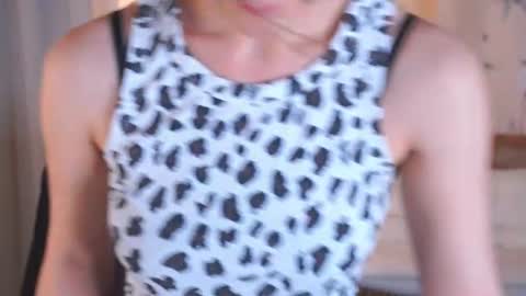 Snapshot of demetricekanady chatting on June 23, 2026, 5:16 am Hi my name is Sari nice to see you in my Room online show from June 23, 2026, 5:16 am
