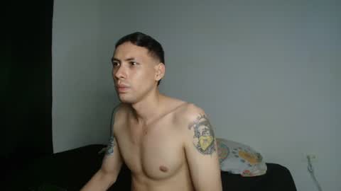 Snapshot of demian_melany_ chatting on December 19, 2025, 5:47 am demian_melany_ online show from December 19, 2025, 5:47 am