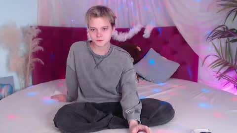 Snapshot of demianenglen chatting on September 23, 2025, 9:51 pm demianenglen online show from September 23, 2025, 9:51 pm