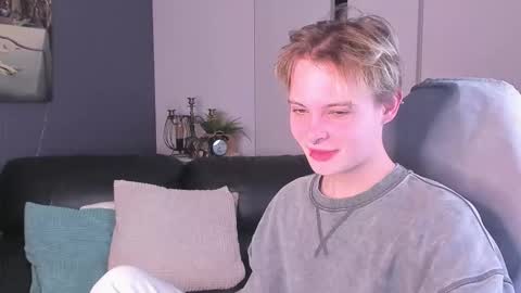 Snapshot of demianenglen chatting on October 15, 2025, 10:21 pm demianenglen online show from October 15, 2025, 10:21 pm