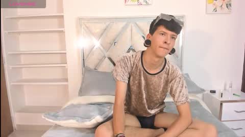 Snapshot of demiansalvatore chatting on September 24, 2025, 6:55 pm Demian and Salvatore online show from September 24, 2025, 6:55 pm