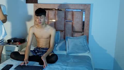 Snapshot of demiansalvatore chatting on December 1, 2025, 10:48 pm Demian and Salvatore online show from December 1, 2025, 10:48 pm