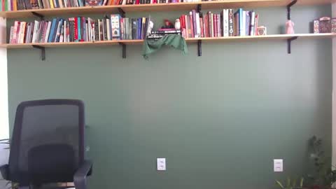 demmetria online show from November 4, 2025, 5:45 pm