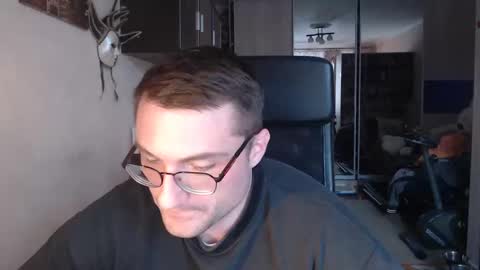 Snapshot of den_lover1 chatting on December 9, 2024, 9:06 am Den online show from December 9, 2024, 9:06 am