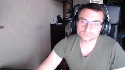 Snapshot of den_lover1 chatting on October 22, 2025, 10:59 am Den online show from October 22, 2025, 10:59 am