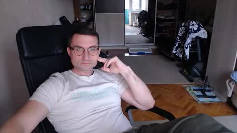 Snapshot of den_lover1 chatting on October 25, 2025, 10:45 am Den online show from October 25, 2025, 10:45 am