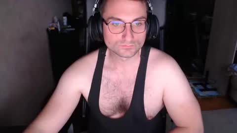 Snapshot of den_lover1 chatting on October 28, 2025, 12:52 pm Den online show from October 28, 2025, 12:52 pm