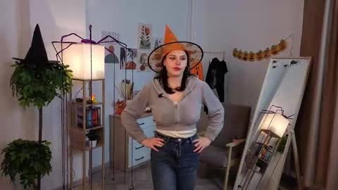 Snapshot of denicehendson chatting on October 30, 2025, 11:44 am Viola online show from October 30, 2025, 11:44 am