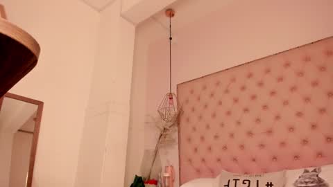 denisse_logan online show from November 9, 2025, 2:32 am