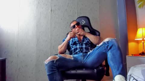 dennis_cox_ online show from February 9, 2025, 4:18 pm