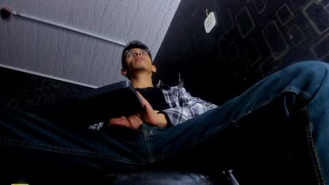 Dereck online show from May 28, 2026, 12:13 pm