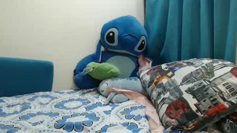 derek_44 online show from April 17, 2026, 2:25 am