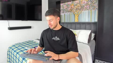 Snapshot of derek_hussain chatting on January 23, 2025, 7:51 pm Derek Hussain online show from January 23, 2025, 7:51 pm