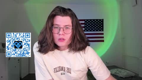 Derek online show from December 15, 2025, 4:33 pm