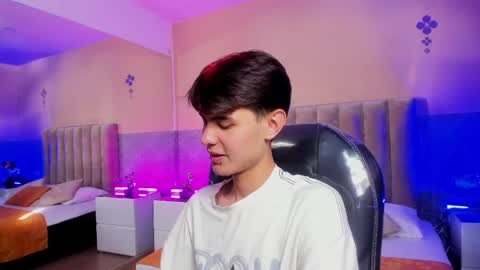 derek_sinn online show from April 11, 2026, 9:08 pm