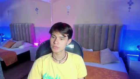 derek_sinn online show from April 25, 2026, 9:23 pm