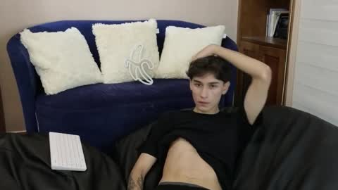 Derek online show from November 12, 2025, 11:36 pm