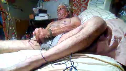 Snapshot of derick1961 chatting on May 25, 2026, 5:35 am derick1961 online show from May 25, 2026, 5:35 am