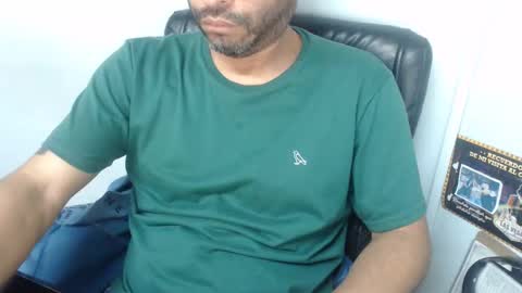 Snapshot of derrik_ chatting on November 24, 2025, 12:49 pm online show from November 24, 2025, 12:49 pm