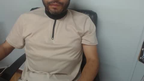 Snapshot of derrik_ chatting on January 6, 2026, 1:04 pm online show from January 6, 2026, 1:04 pm