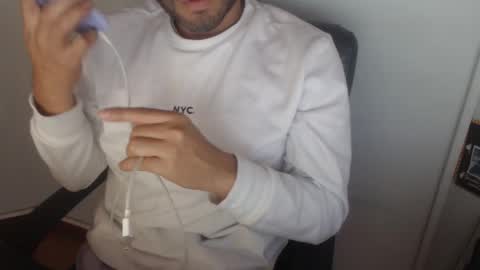 Snapshot of derrik_ chatting on January 12, 2026, 3:28 pm online show from January 12, 2026, 3:28 pm