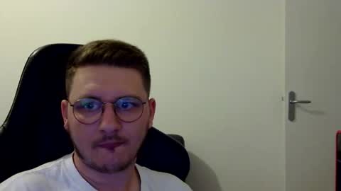 Snapshot of dervechi chatting on June 4, 2026, 5:52 pm dervechi online show from June 4, 2026, 5:52 pm