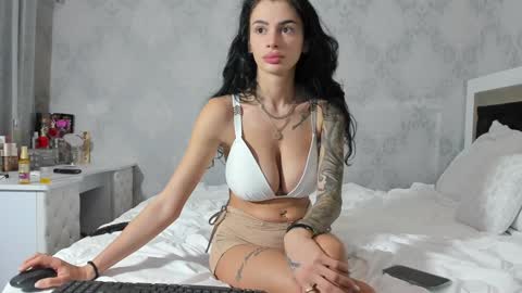 Mia online show from December 6, 2024, 12:34 am