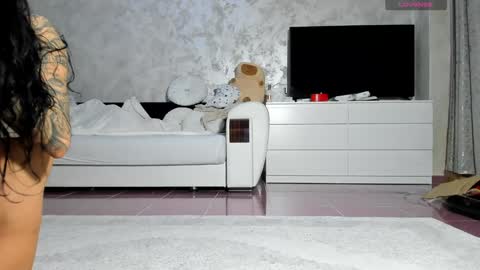 Mia online show from September 26, 2025, 9:08 pm