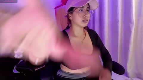 TORI AND MR. BEAR online show from April 7, 2026, 6:19 pm