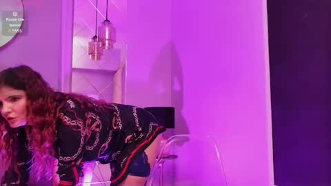 Desiree online show from November 18, 2025, 5:01 am