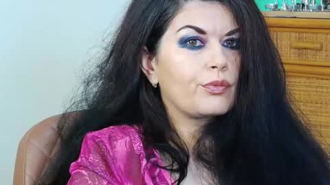 Snapshot of desirehellen chatting on February 5, 2026, 10:36 pm HellenMoon online show from February 5, 2026, 10:36 pm