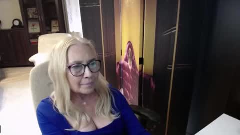 Snapshot of desiresofia chatting on July 6, 2026, 3:58 pm S O F I A online show from July 6, 2026, 3:58 pm