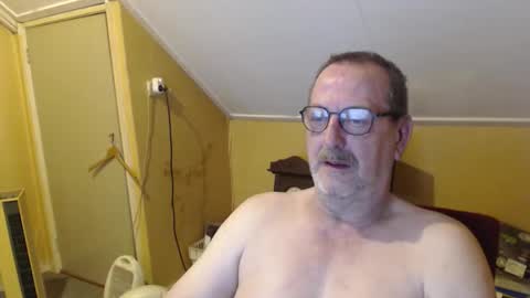 Snapshot of destelp chatting on June 4, 2026, 11:00 pm destelp online show from June 4, 2026, 11:00 pm