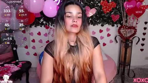 Snapshot of destinyhills_ chatting on February 18, 2025, 3:21 pm Destiny online show from February 18, 2025, 3:21 pm