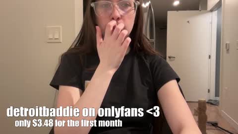 detroitbaddie online show from February 25, 2025, 4:21 pm