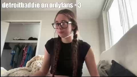 detroitbaddie online show from November 13, 2025, 2:05 pm