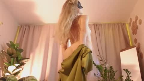 Snapshot of devil_lunna chatting on February 15, 2025, 2:55 pm ...Ill be back ... online show from February 15, 2025, 2:55 pm