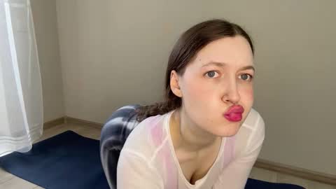 Snapshot of devonaangela chatting on September 16, 2025, 10:05 am Angel online show from September 16, 2025, 10:05 am