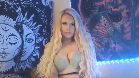 devyn winter online show from October 31, 2025, 5:14 pm