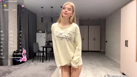 Snapshot of dewdropdoll chatting on July 11, 2026, 7:27 pm dewdropdoll online show from July 11, 2026, 7:27 pm