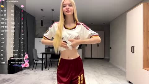 Snapshot of dewdropdoll chatting on July 14, 2026, 7:30 pm dewdropdoll online show from July 14, 2026, 7:30 pm
