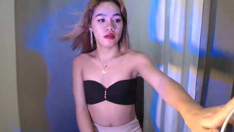 dexie121698 online show from March 12, 2025, 8:19 am