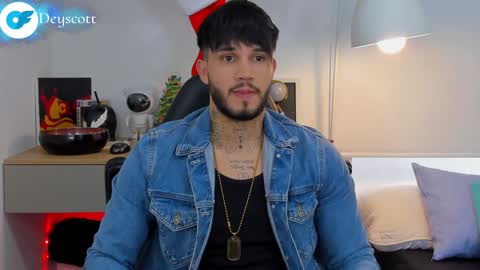 JULIAN online show from January 3, 2025, 8:32 pm