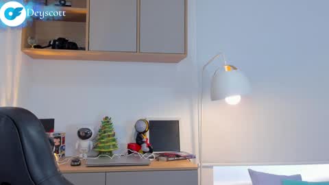 JULIAN online show from January 4, 2025, 8:59 pm