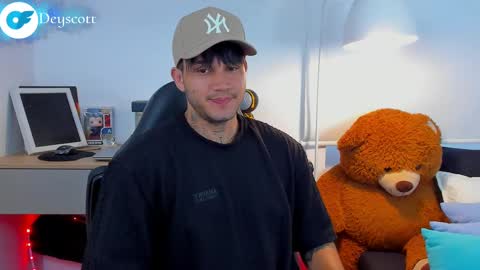 JULIAN online show from February 17, 2025, 10:25 pm